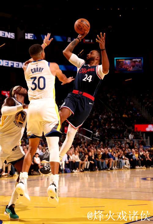 哈登23+11统治比赛,库里脚踝受伤退场,快船力克勇士 哈登23+11统治比赛,库里脚踝受伤退场,快船力克勇士