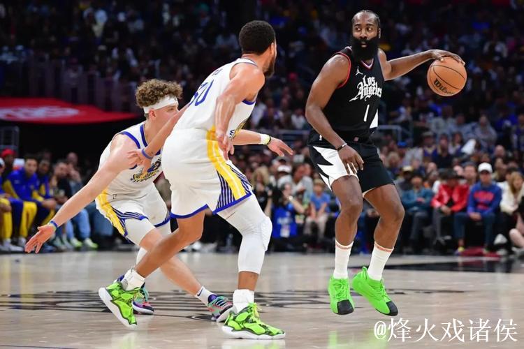 哈登23+11统治比赛,库里脚踝受伤退场,快船力克勇士 哈登23+11统治比赛,库里脚踝受伤退场,快船力克勇士