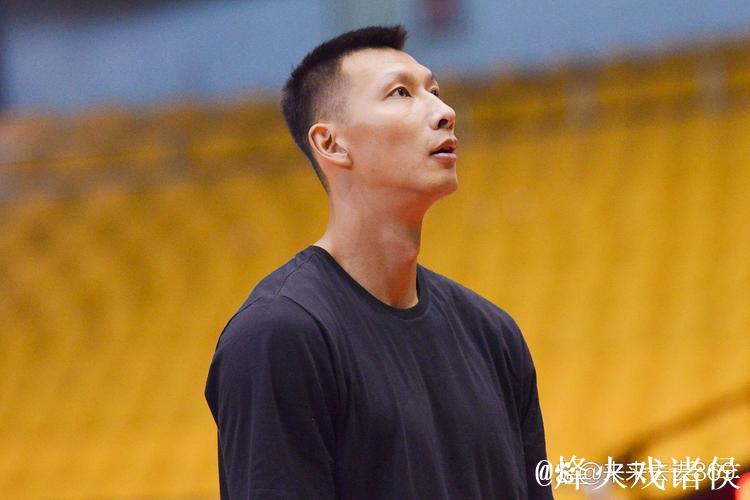 易建联沉默引人深思 能否微笑迎来逆转